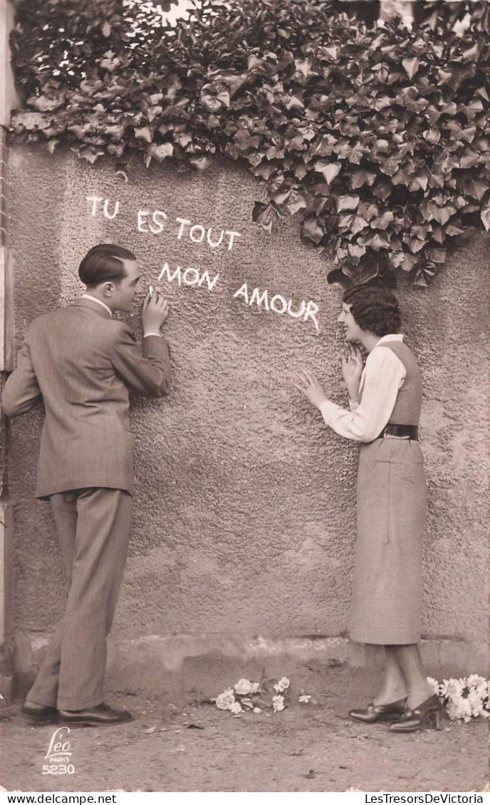 FANTAISIE - Couple - Tu Es Tout Mon Amour - Mur - Lierre - Homme Ecrit à La Craie - Carte Postale Ancienne - Vrouwen