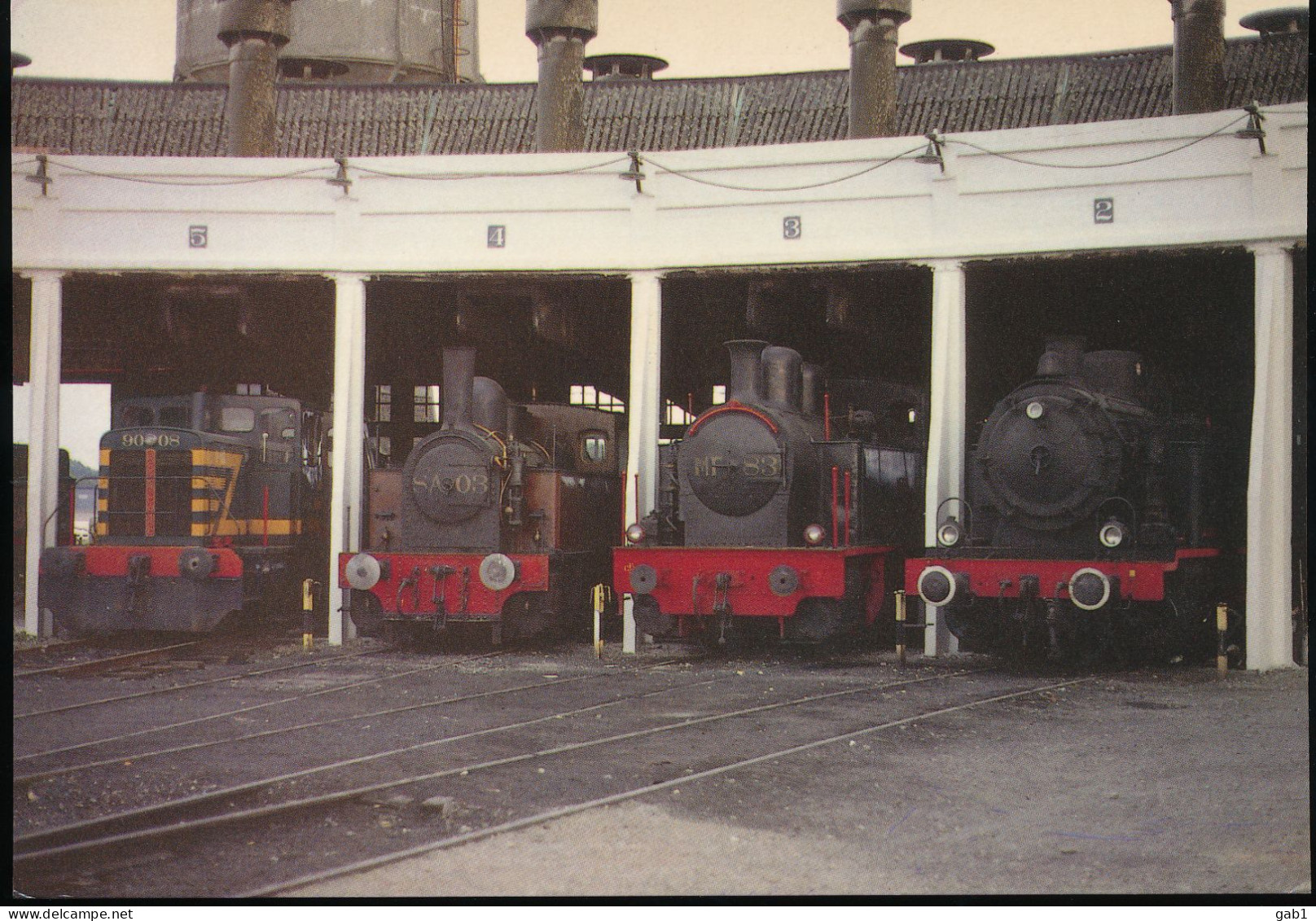 TRAINS ---  Depot - Rotonde De Marlenbourg -- Locos 9008 - SA03 - MF83 - NE61 - Trains