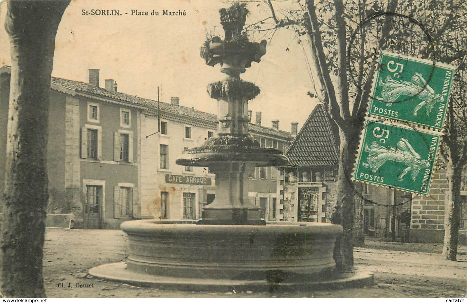 SAINT SORLIN . Place Du Marché  ( Café ARNAUD ) - Autres & Non Classés