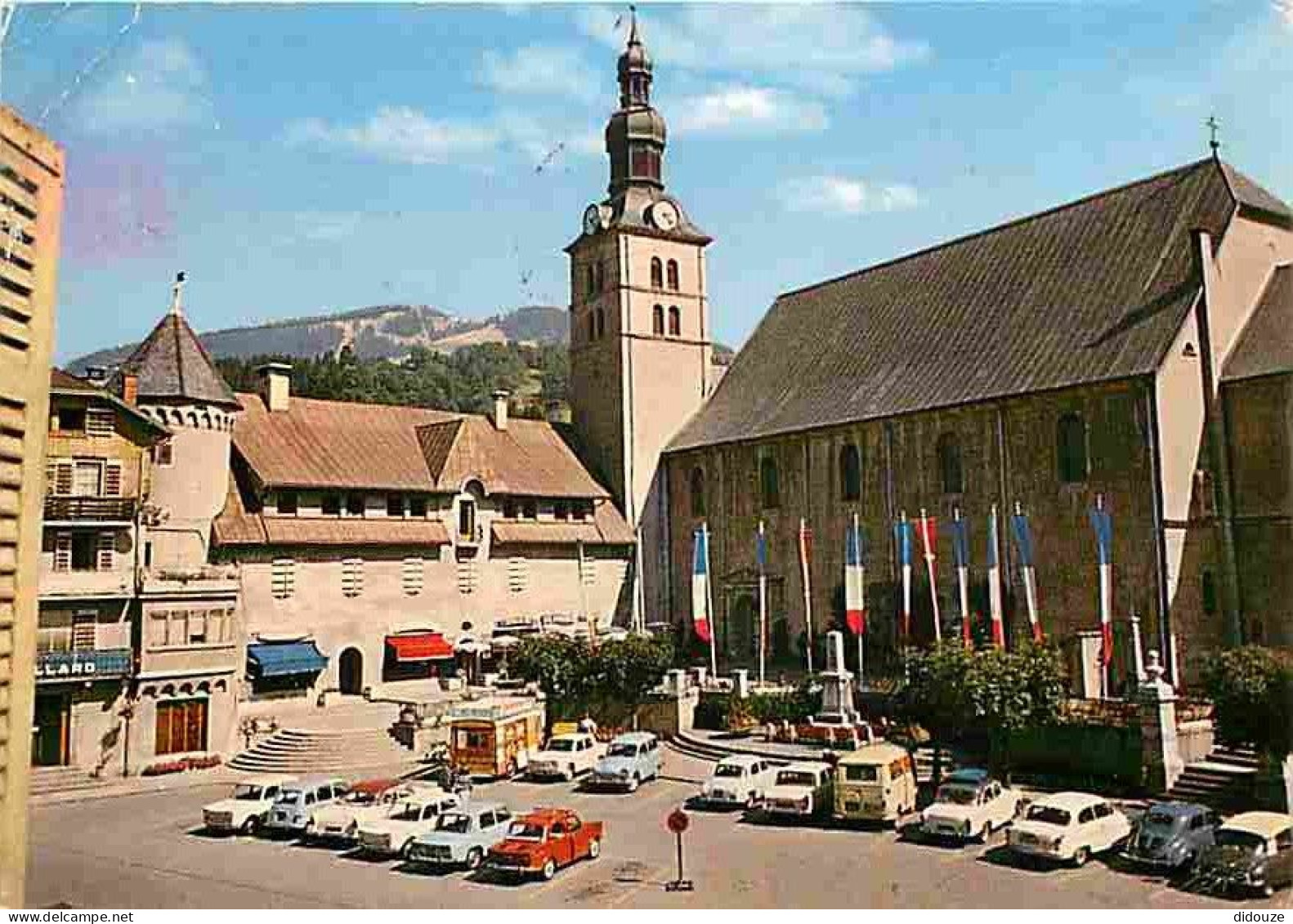 Automobiles - Megève - La Place De L'Eglise - CPM - Voir Scans Recto-Verso - Toerisme