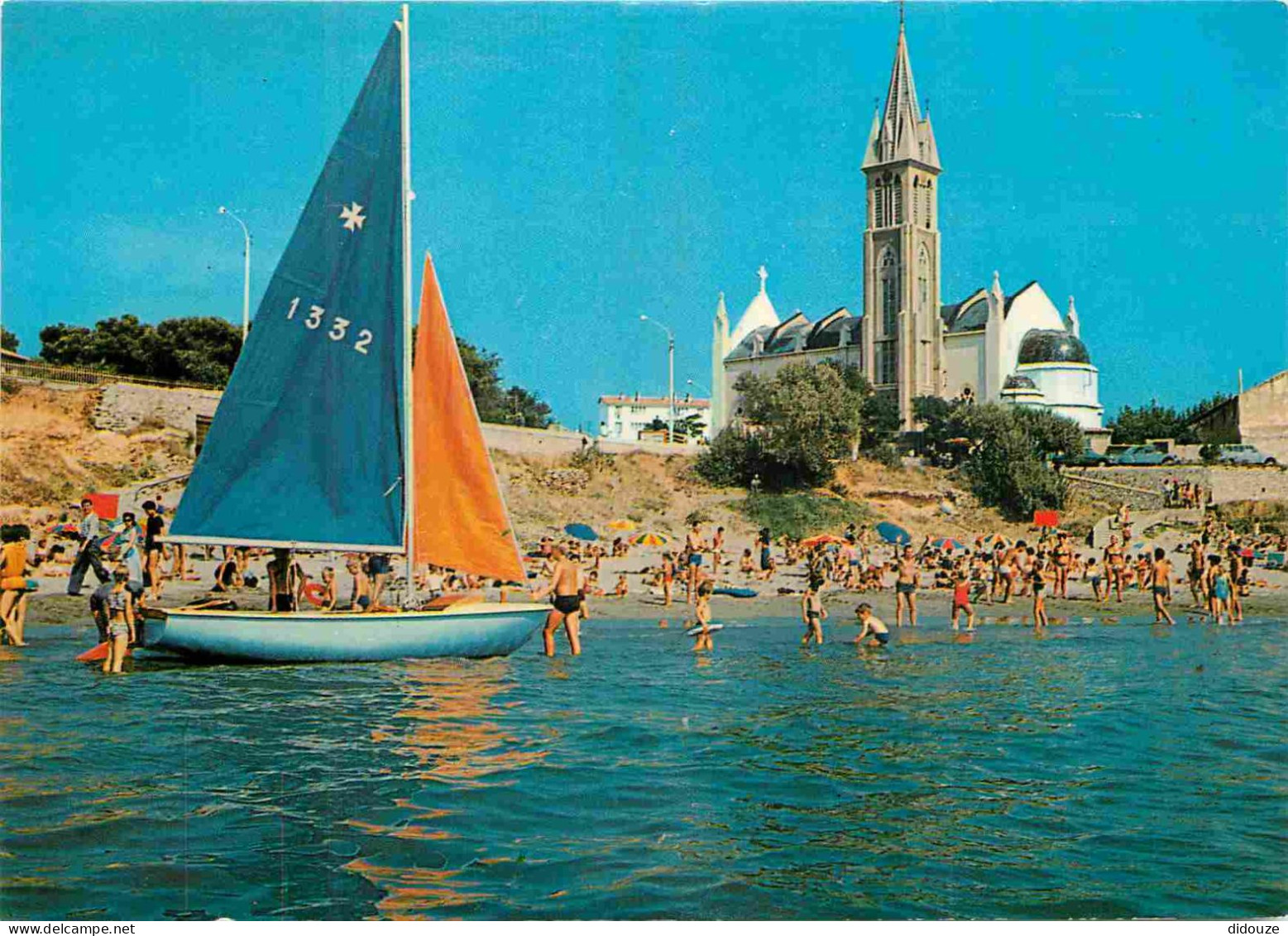 34 - Sète - La Plage De La Corniche Et Son Eglise - Voile - Scènes De Plage - CPM - Carte Neuve - Voir Scans Recto-Verso - Sete (Cette)