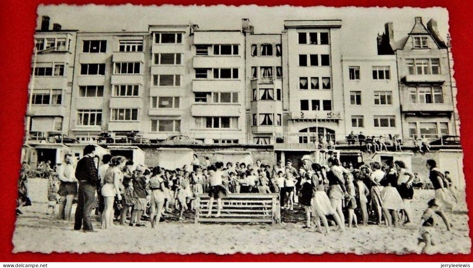 MARIAKERKE  -  OOSTENDE  - 2  Postkaarten  :   Dijk En Strand  En  O. L. V. Koningin - Oostende