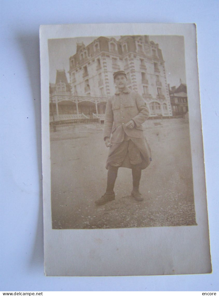 MILITARIA. MILITAIRE A LA PAUSE. CAPORAL OU BRIGADIER.  CARTE-PHOTO.  100_3415 - Personen