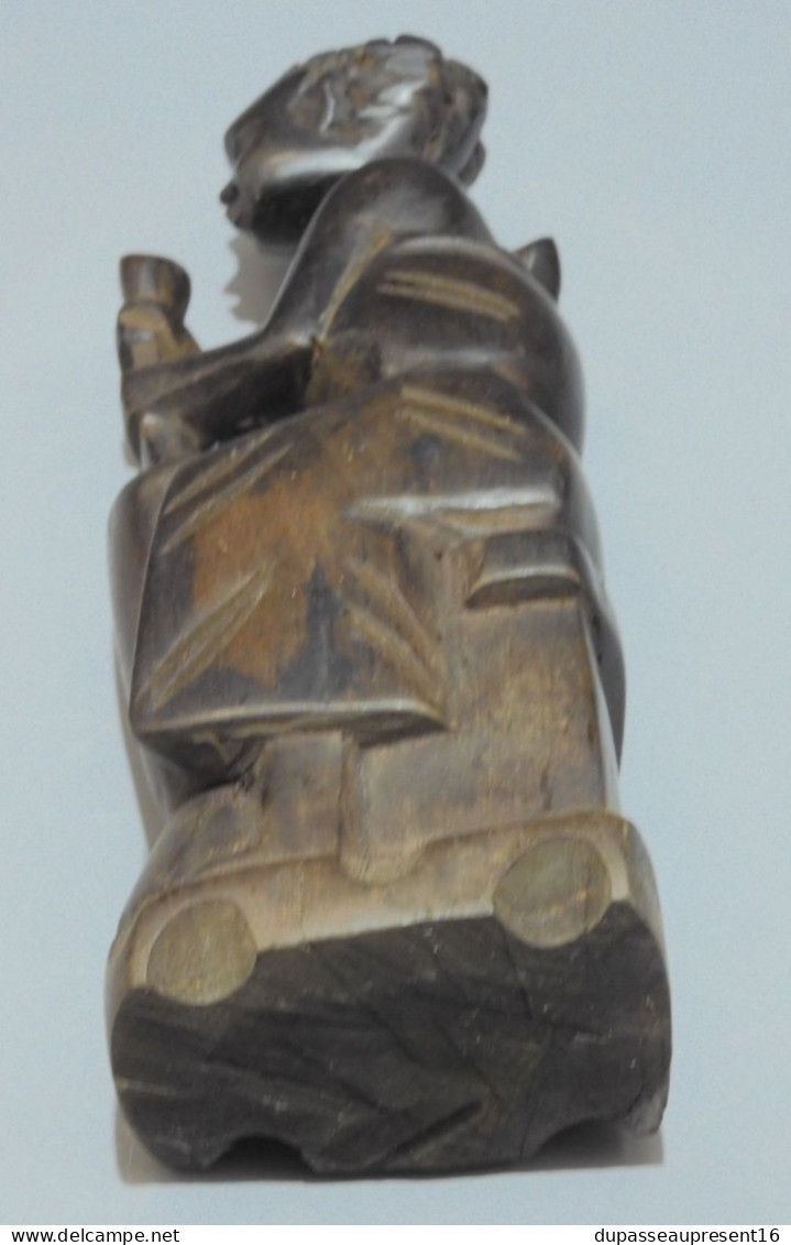 -JOLIE STATUETTE BOIS Foncé ORIGINE AFRICAINE PAYS A DEFINIR FEMME AFRICAINE     E