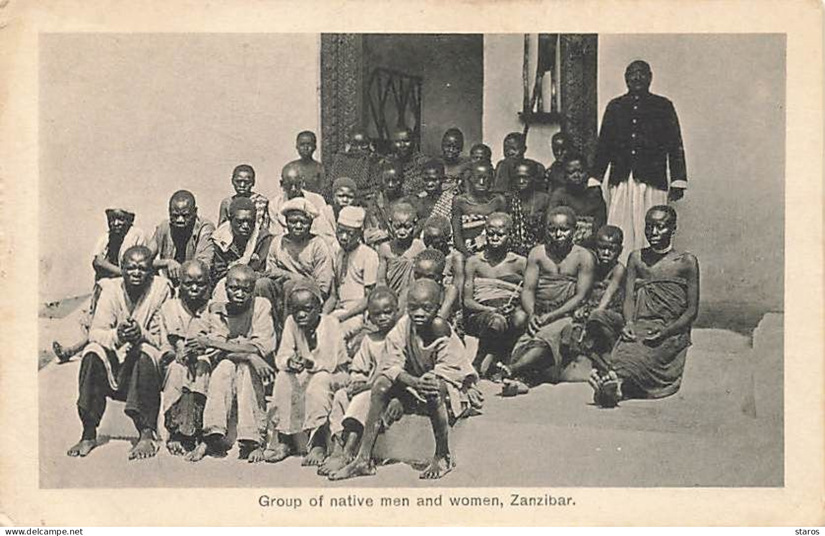 Tanzanie - ZANZIBAR - Group Of Native Men And Women - Tanzanie