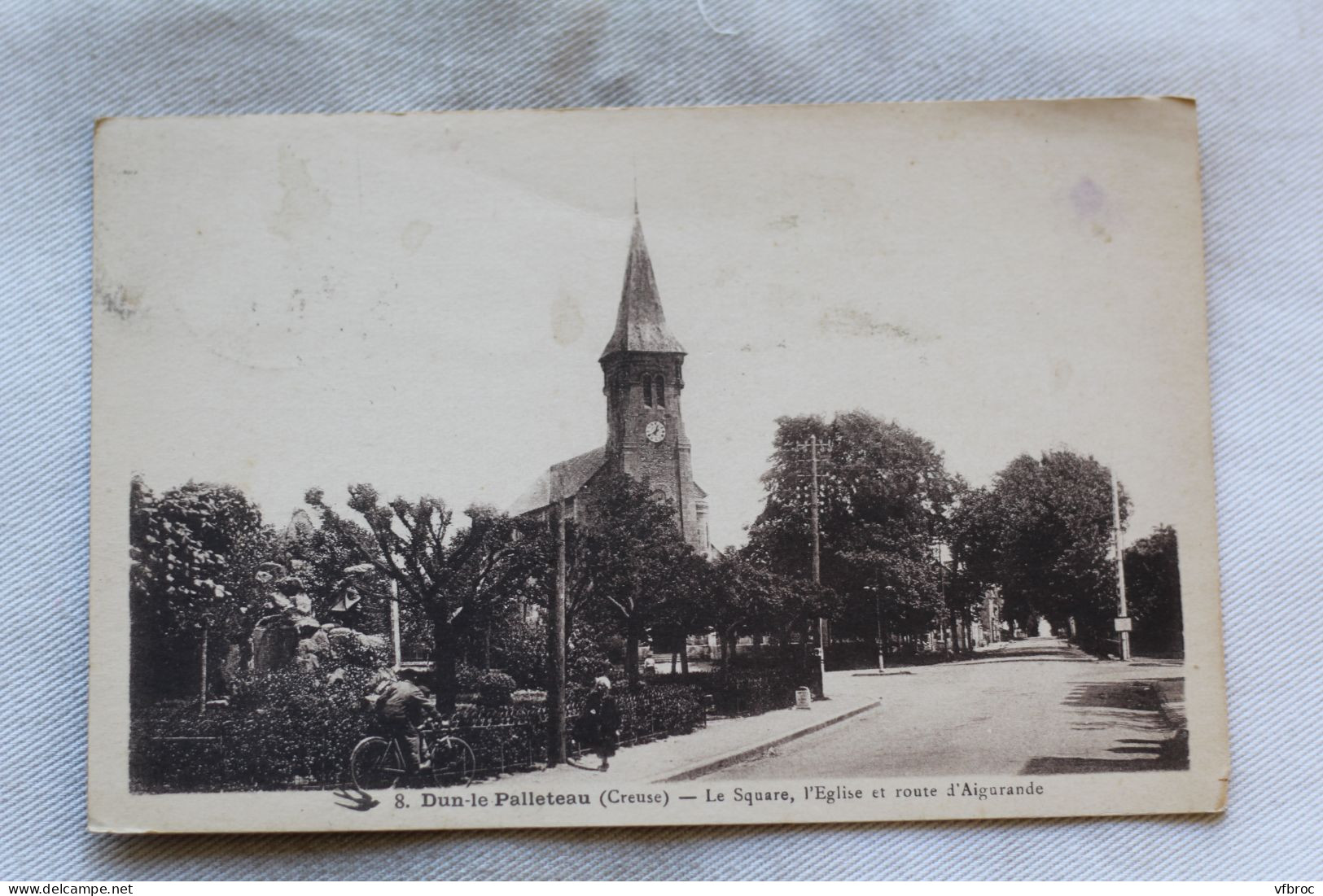 Cpa 1937, Dun Le Palleteau, Le Square, L'église Et Route D'Aigurande, Creuse 23 - Dun Le Palestel