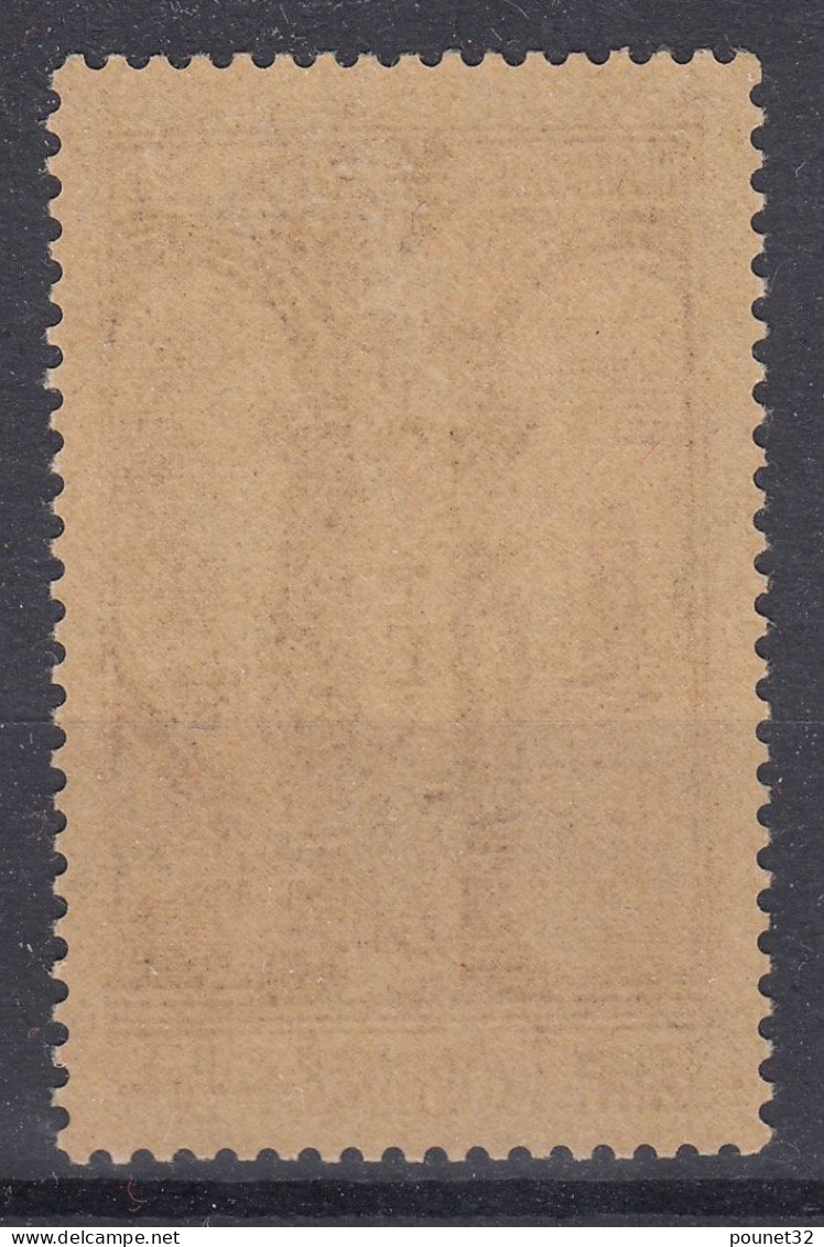 TIMBRE FRANCE SAINT TROPHIME D'ARLES N° 302 NEUF * GOMME TRACE DE CHARNIERE - Neufs