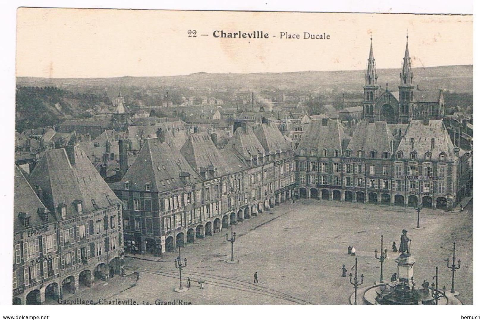 CPA CHARLEVILLE Place Ducale - Charleville