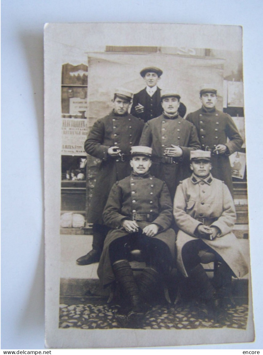 MARMANDE   LOT ET GARONNE. MILITARIA. GROUPE DE MILITAIRES A LA PAUSE.  CARTE - PHOTO.  3419_ISS21 - Marmande