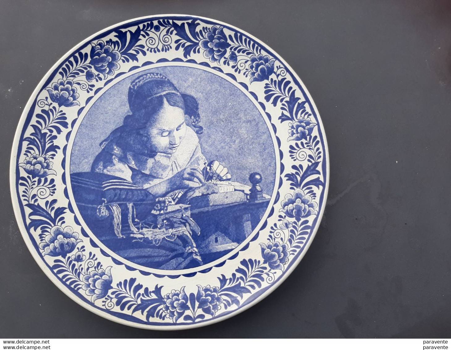 Assiette LA COUSEUSE Bleu De DELFT - Delft (NLD)