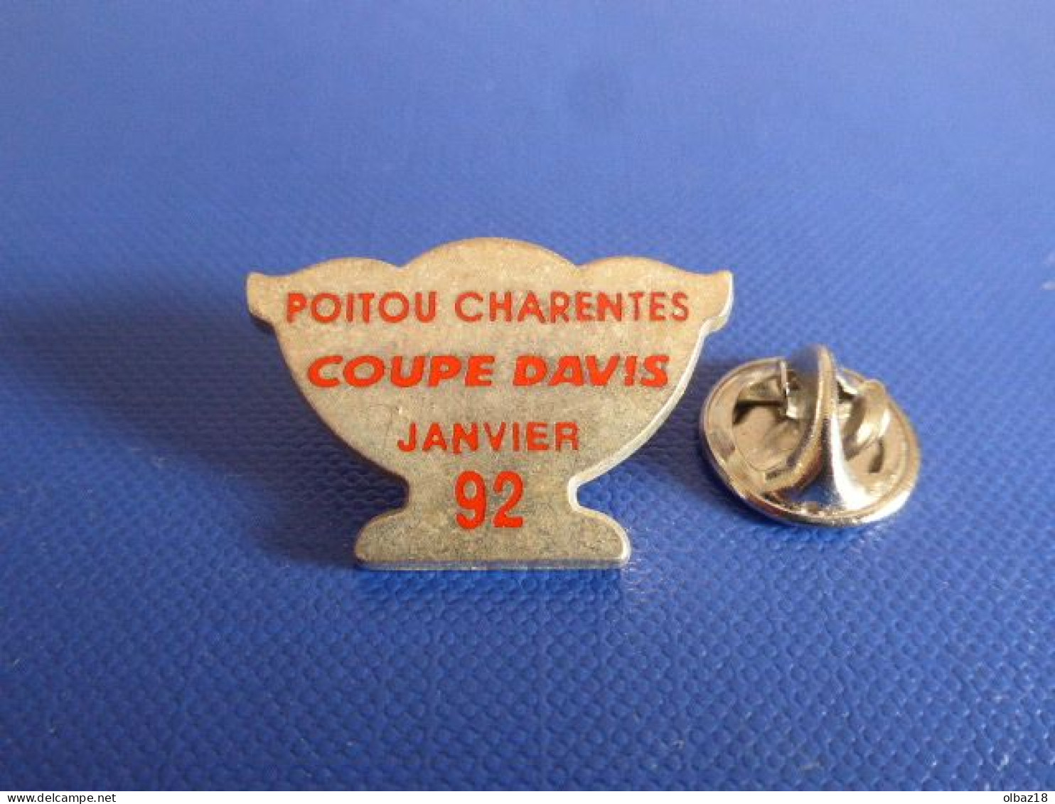 Pin's Coupe Davis Janvier 92 - Poitou Charente - Tennis Coupe Tournoi 1992 (PL1) - Tennis