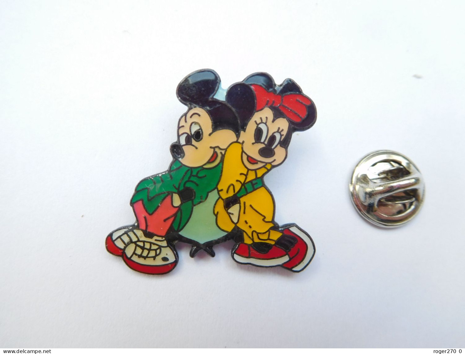 Beau Pin's , Disney , Minnie & Mickey , Signé Disney , Fond Noir - Disney