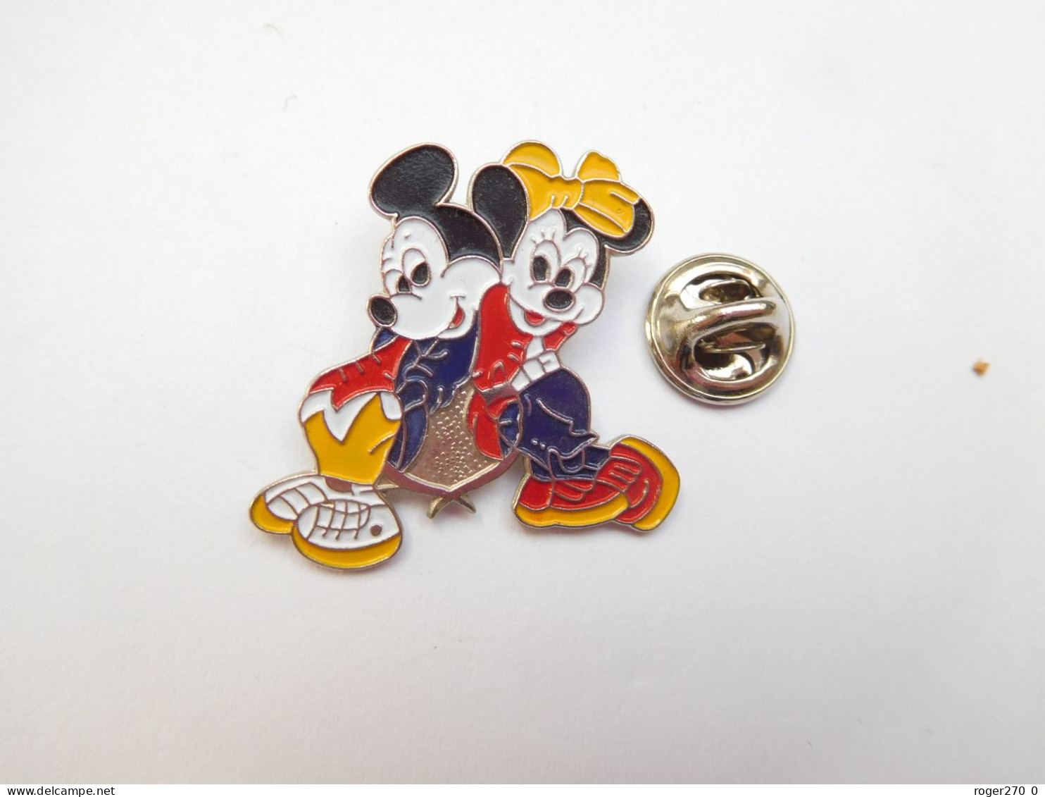 Beau Pin's En Relief , Disney , Minnie & Mickey , Verso Quadrillé , Fond Argent - Disney