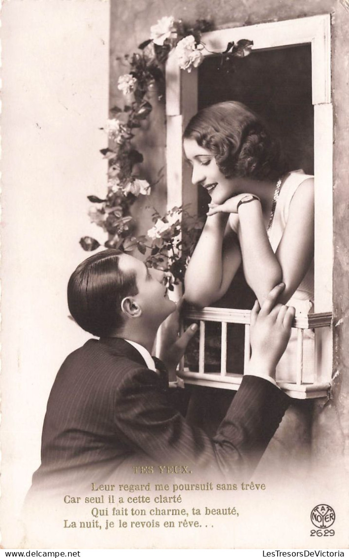 Couple - Tes Yeux - Fenêtre - Leur Regard Me Poursuit Sans Trêve - Carte Postale Ancienne - Koppels