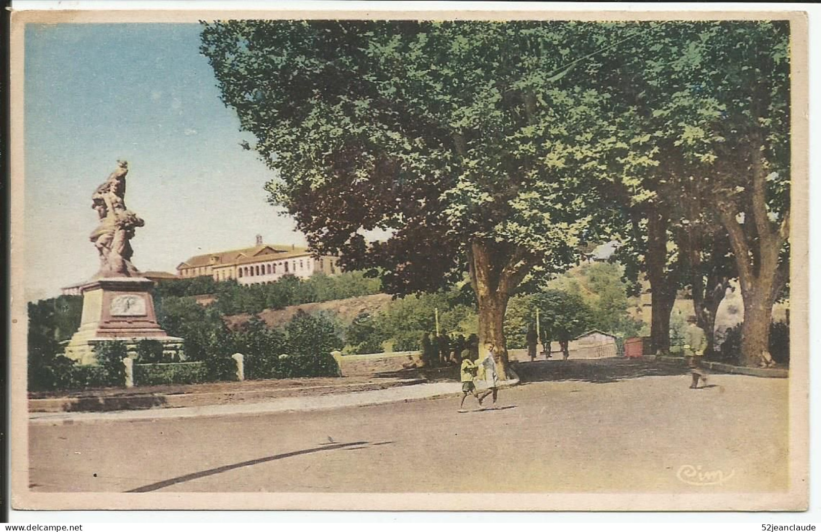 Monument Aux Morts De La Grande Guerre Au Fond L'Hôpital  1920 - Digne