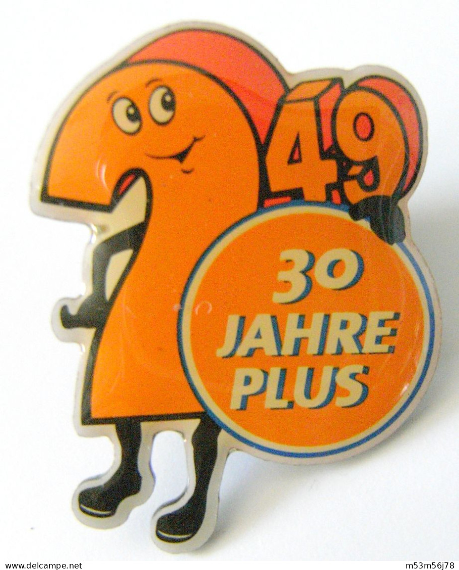 30 Jahre Plus Supermarkt PIN Metall Und Kunststoff Plus Männchen Als Anhänger - Markennamen