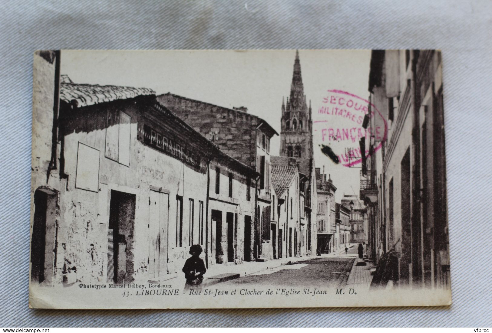Cpa 1918, Libourne, Rue Saint Jean Et Clocher De L'église Saint Jean, Gironde 33 - Libourne
