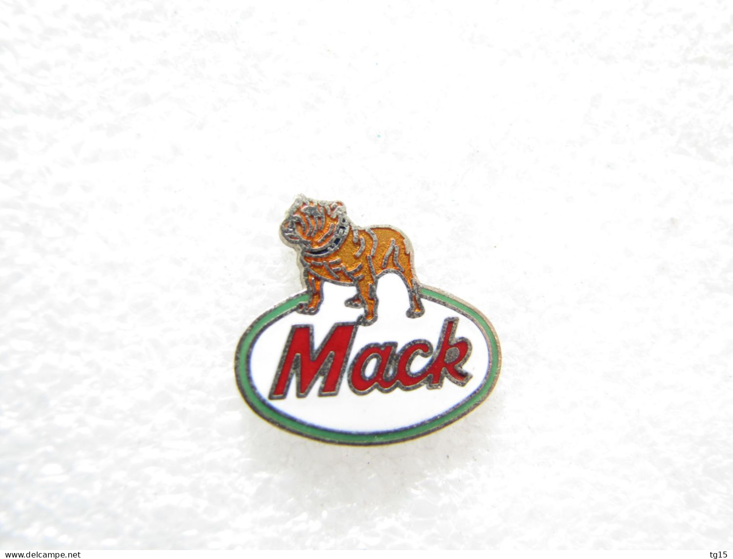 PIN'S   LOGO  CAMION  TRUCK  MACK   Email Grand Feu CHIEN BOXER - Transportation