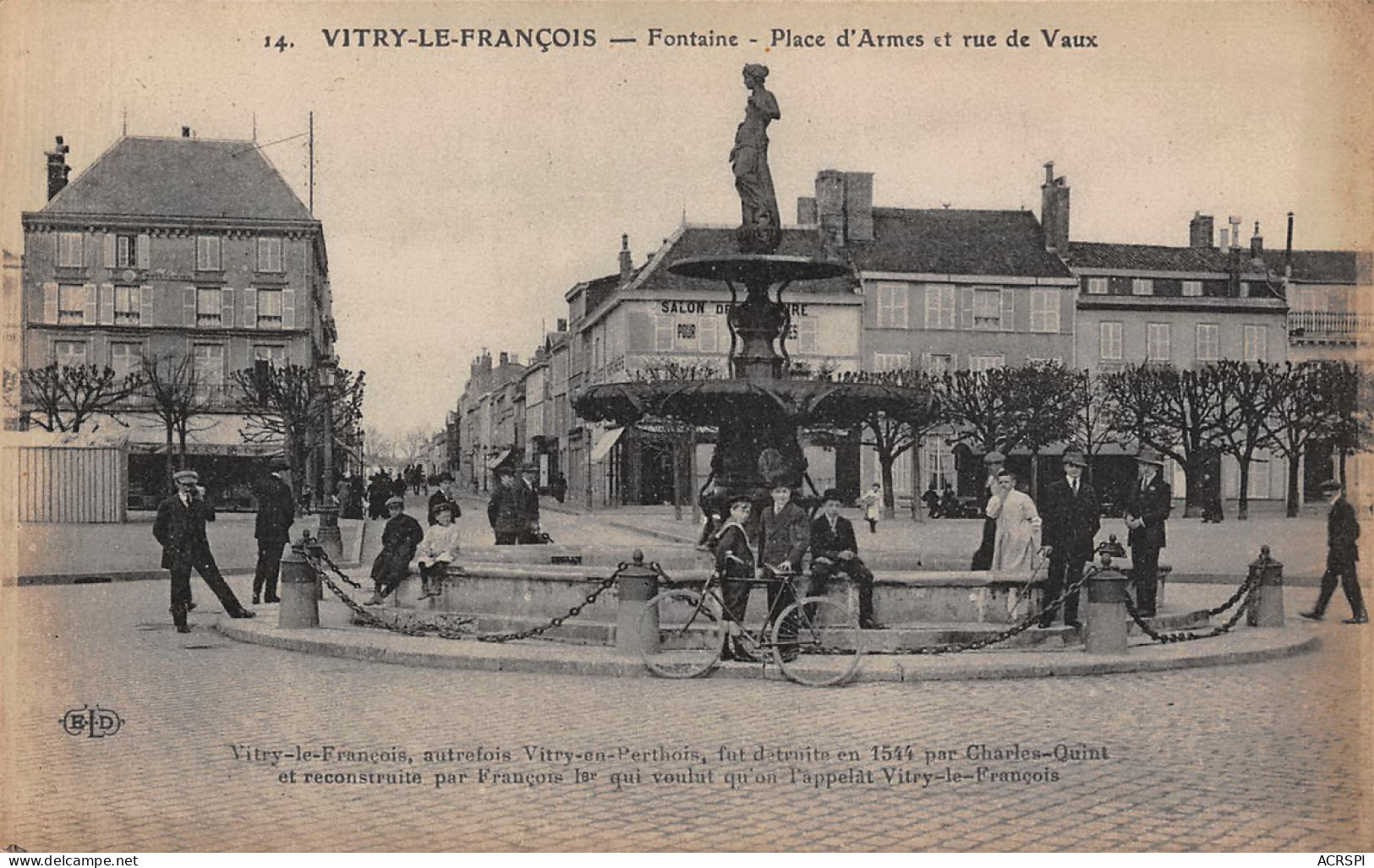 51 VITRY LE FRANCOIS  Fontaine Place D'arme Et Rue De Vaux   18 (scan Recto Verso)PFRCR00090P - Vitry-le-François