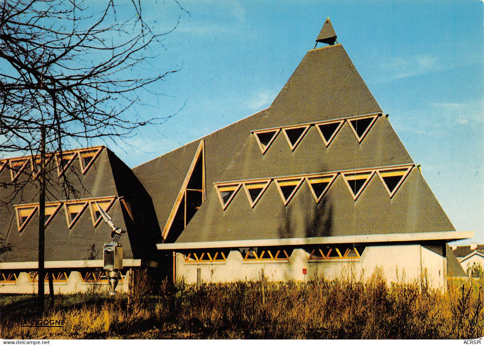 LE MESNIL SAINT DENIS La Maison Des Jeunes 17 (scan Recto Verso)PFRCR00082P - Le Mesnil Saint Denis