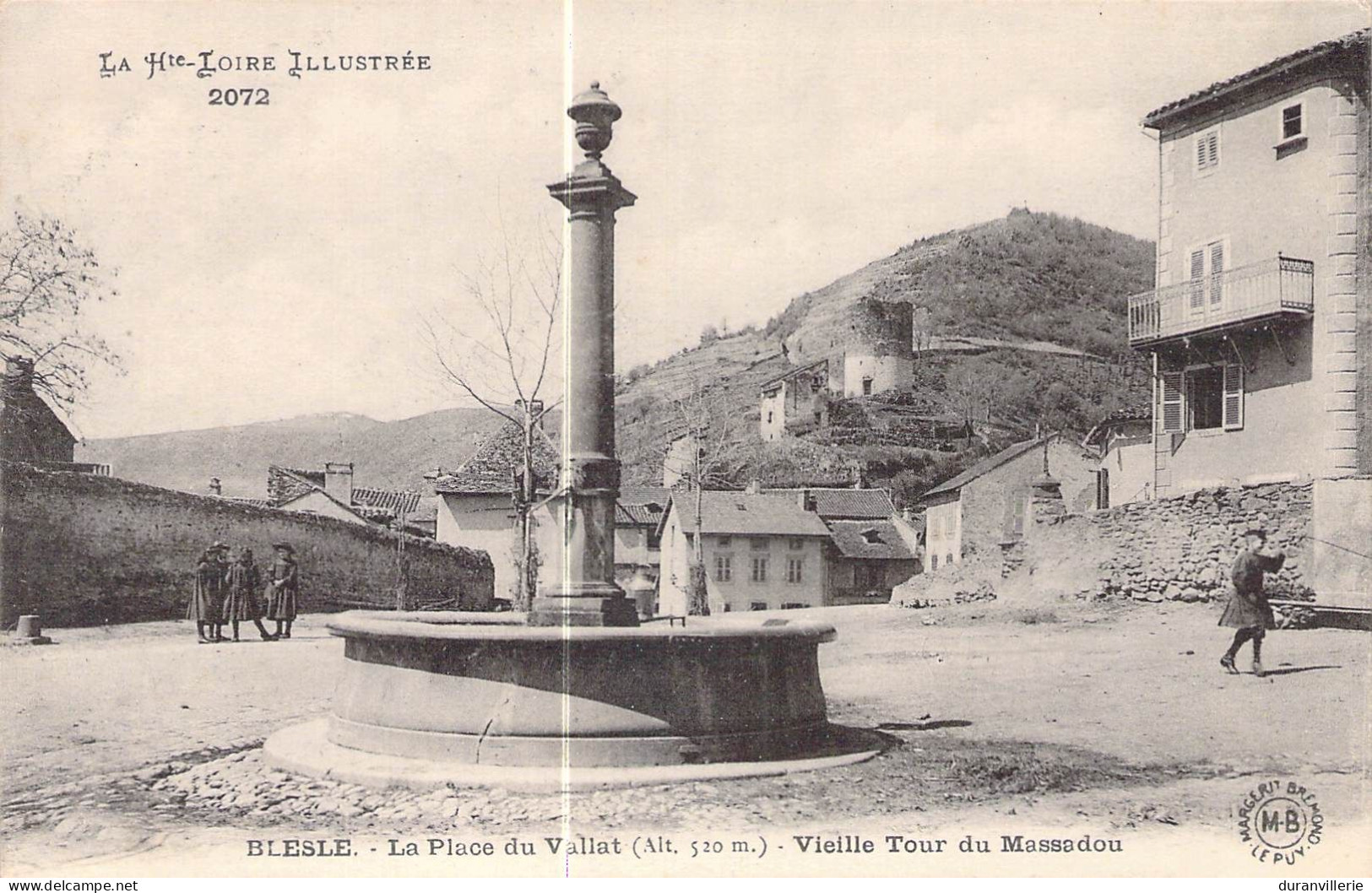 43 - Blesle . Place Du Vallat . Vieille Tour Du Massadou . Animée - Blesle