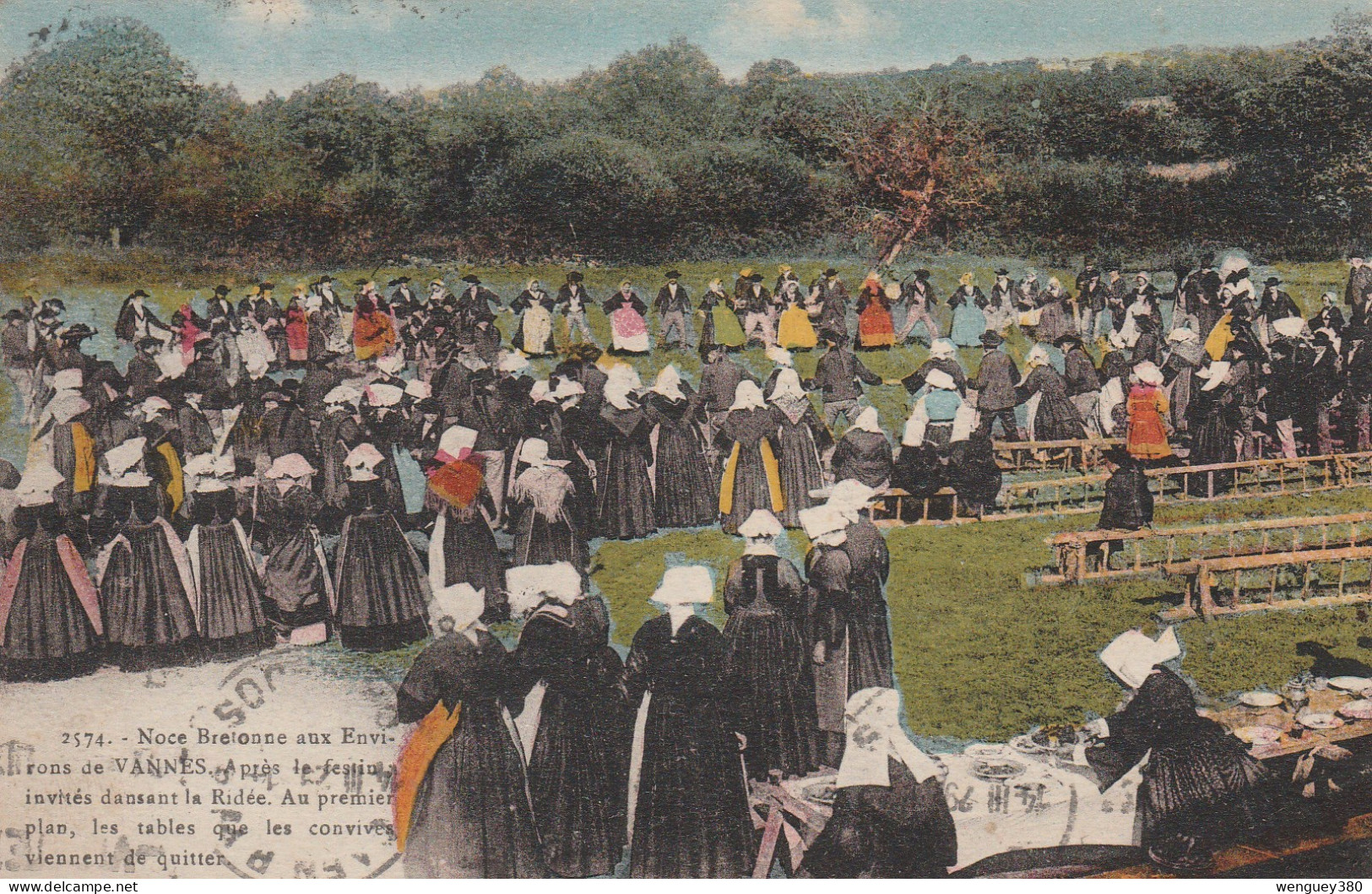 56 VANNES  Noce Bretonne Aux Environs  Après Le Festin ,invités Dansant La Ridée...tables Et Convives TB PLAN 1928 RARE - Vannes