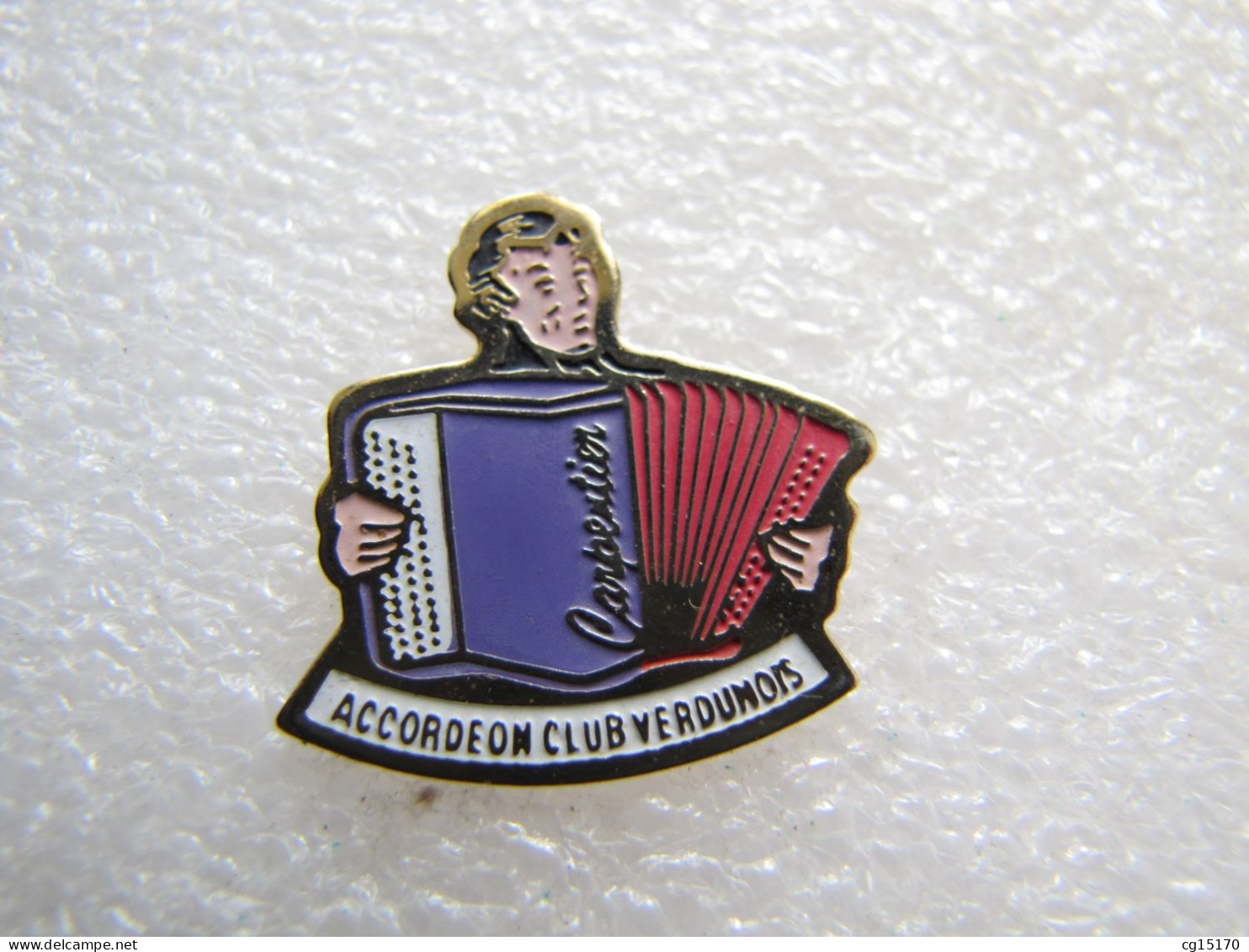 PIN'S   ACCORDÉON  CLUB  VERDUNOIS    CARPENTIER MUSIQUE - Música