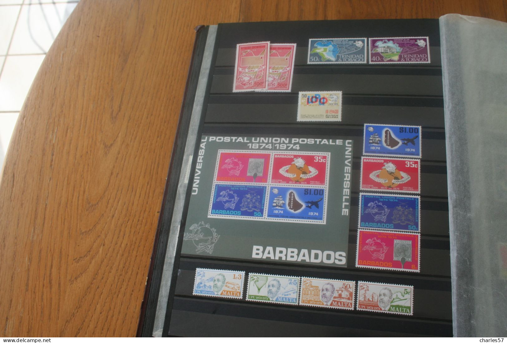 U.P.U. 1974, collection regroupant 121 pays en 376 timbres et blocs **