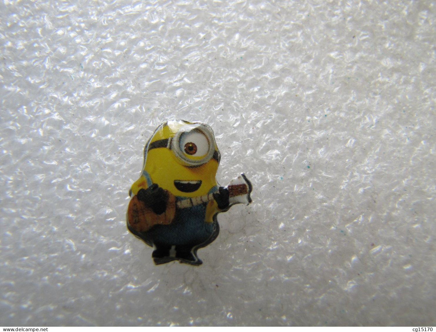 PIN'S   BD   CINÉMA  MINION - BD