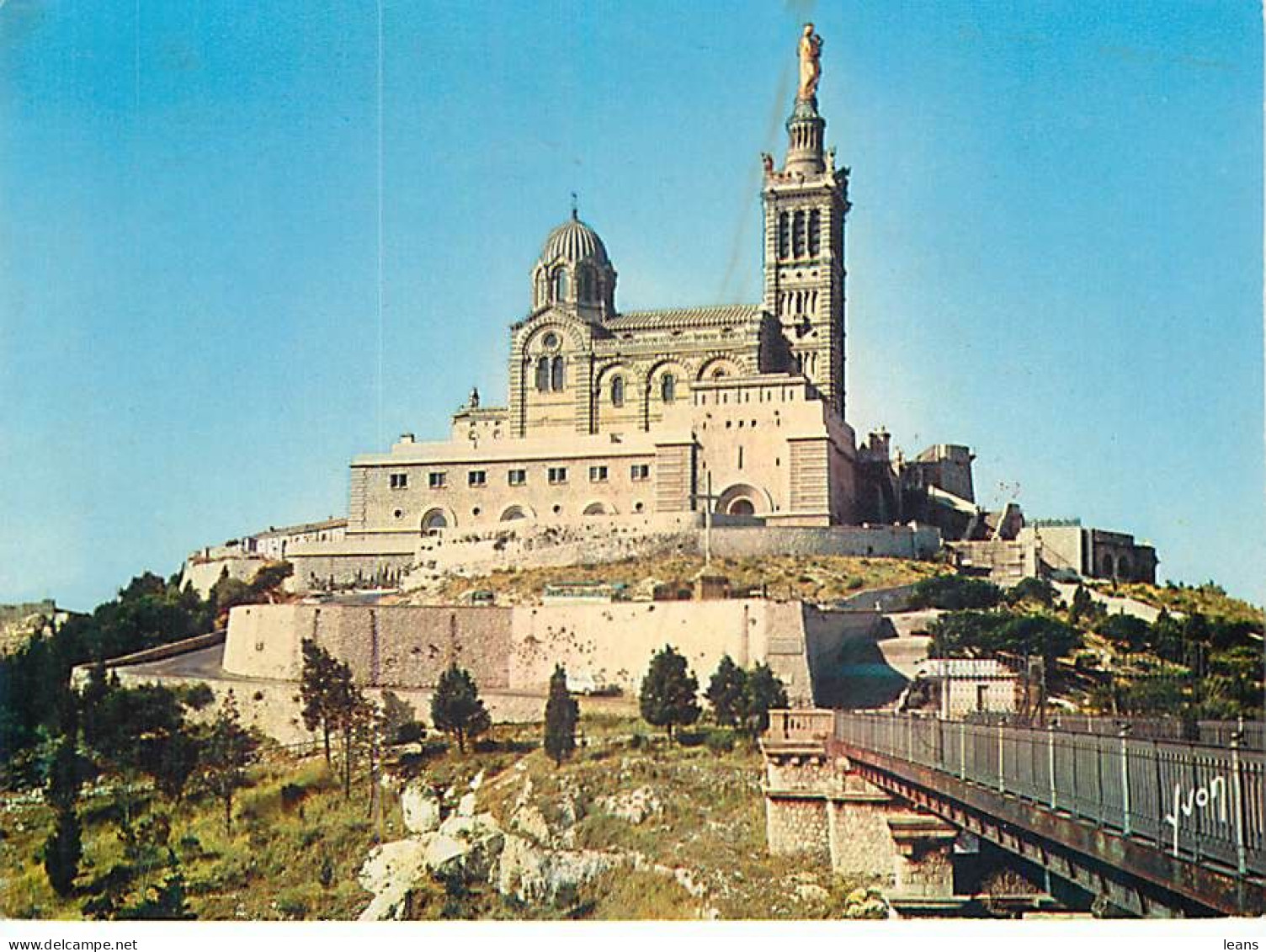 MARSEILLE - LOT DE 80 CARTES POSTALES SEMI-MODERNES