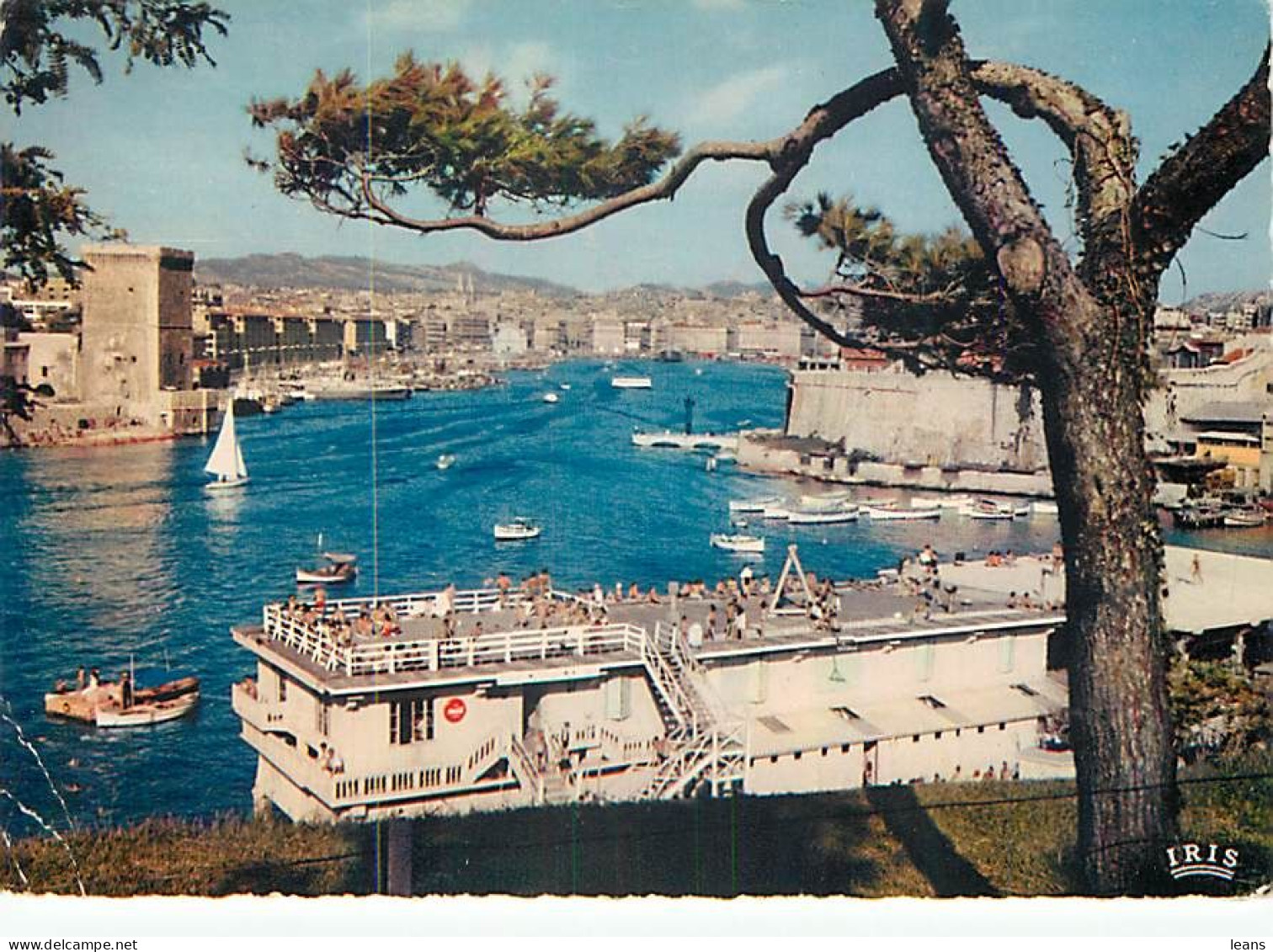 MARSEILLE - LOT DE 80 CARTES POSTALES SEMI-MODERNES