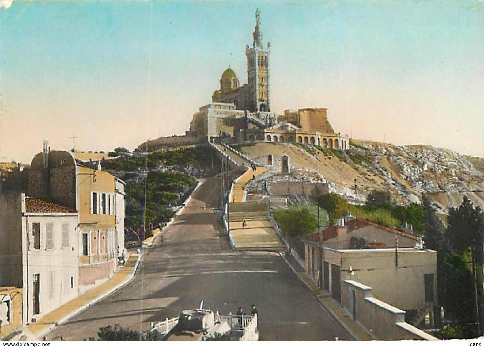 MARSEILLE - LOT DE 80 CARTES POSTALES SEMI-MODERNES