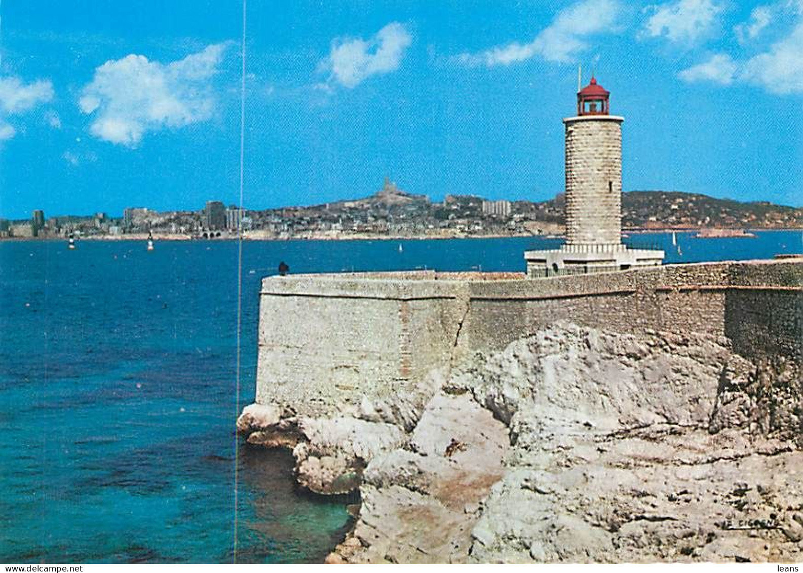 MARSEILLE - LOT DE 80 CARTES POSTALES SEMI-MODERNES