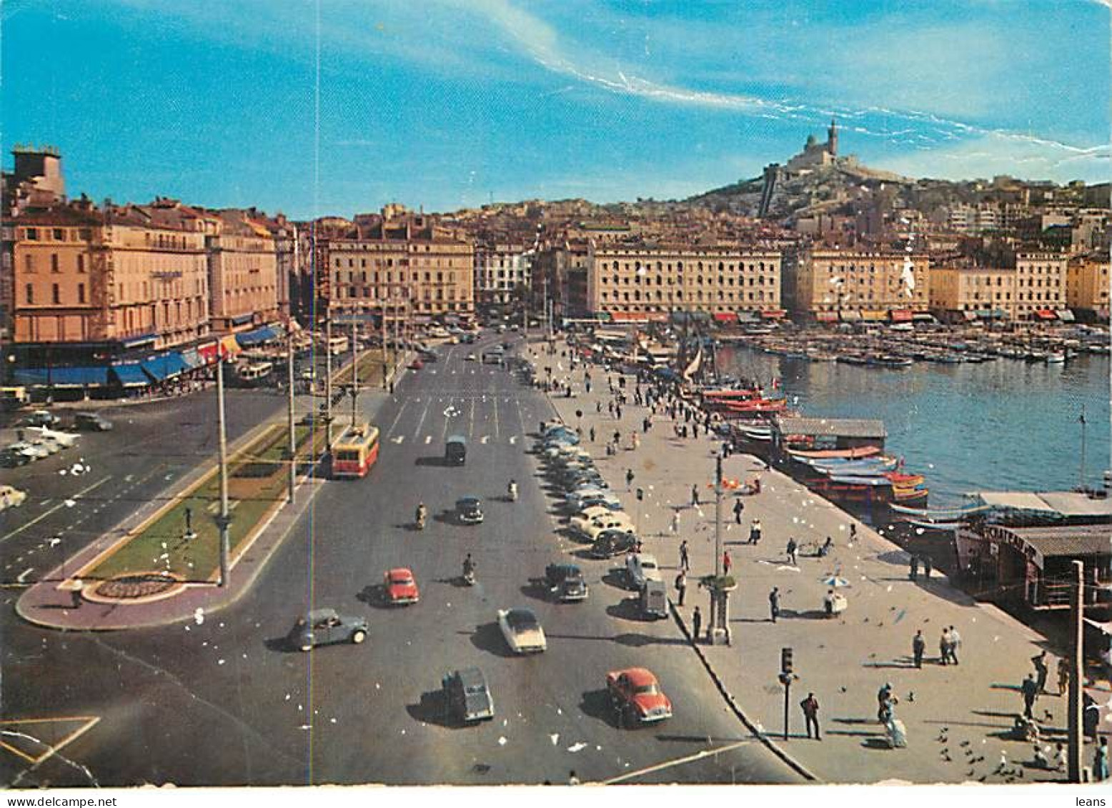 MARSEILLE - LOT DE 80 CARTES POSTALES SEMI-MODERNES