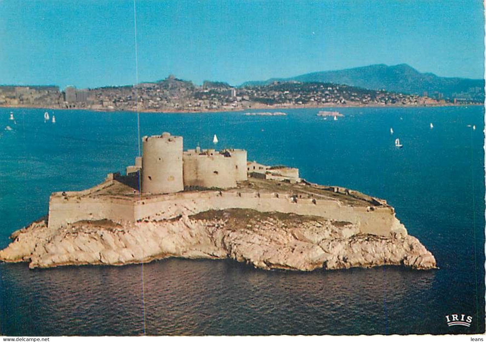 MARSEILLE - LOT DE 80 CARTES POSTALES SEMI-MODERNES