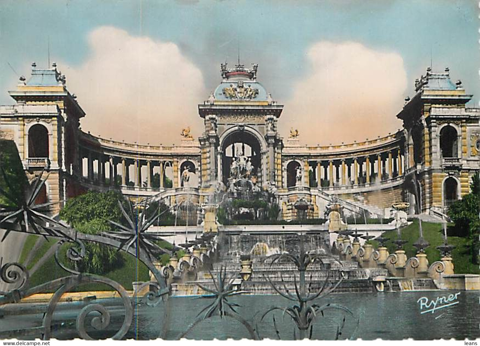 MARSEILLE - LOT DE 80 CARTES POSTALES SEMI-MODERNES