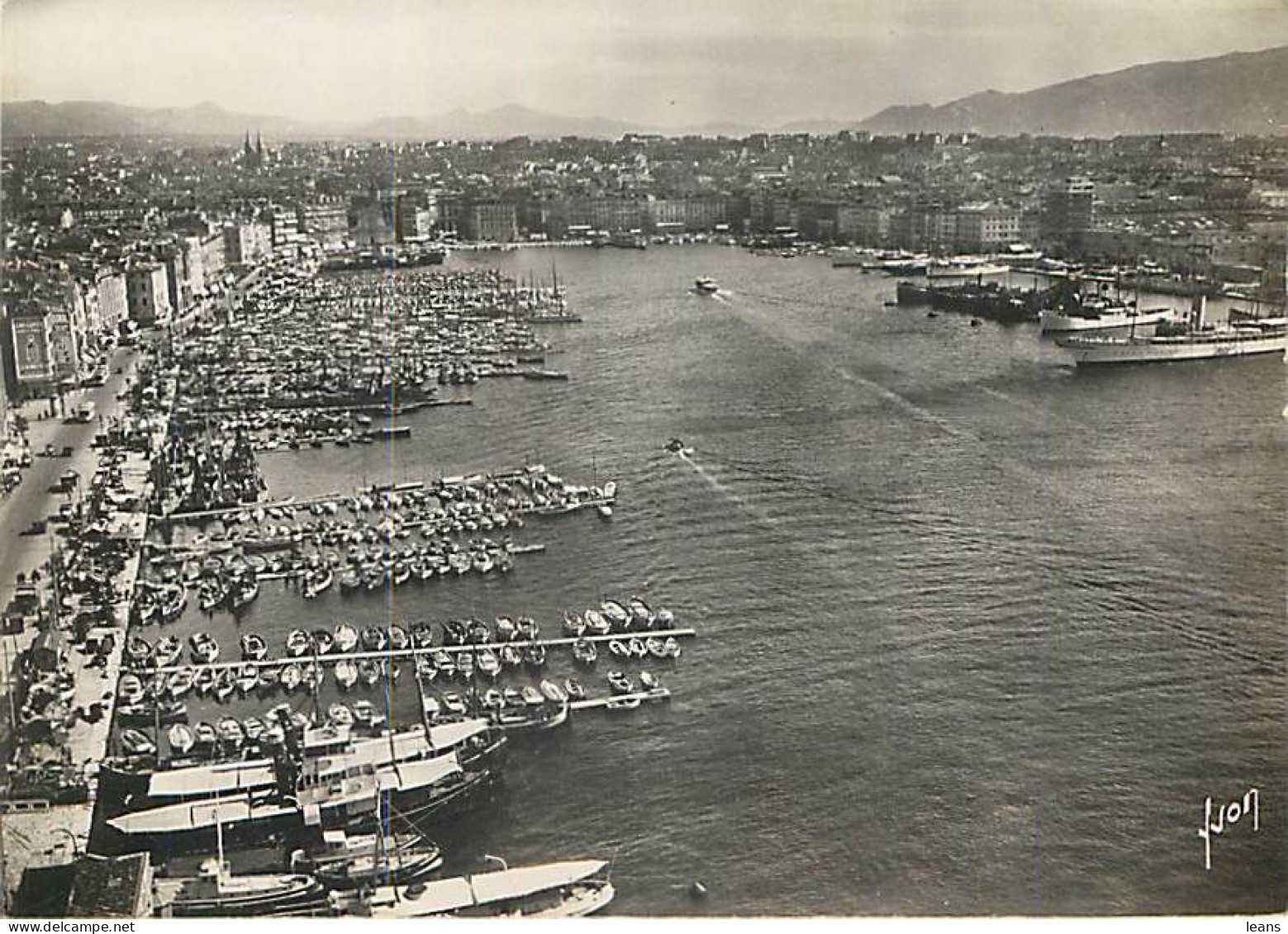 MARSEILLE - LOT DE 80 CARTES POSTALES SEMI-MODERNES