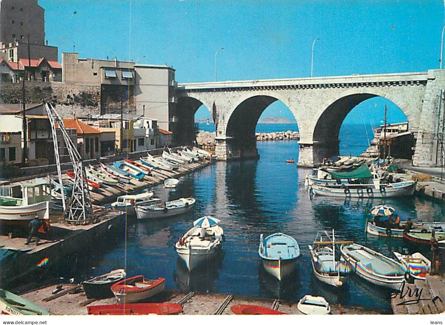 MARSEILLE - LOT DE 80 CARTES POSTALES SEMI-MODERNES