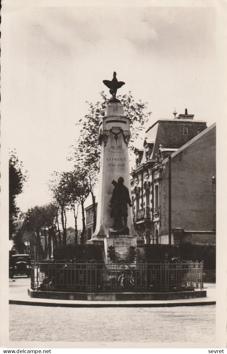 VITRY-le-FRANCOIS . - Le Monument Aux Morts - Vitry-le-François