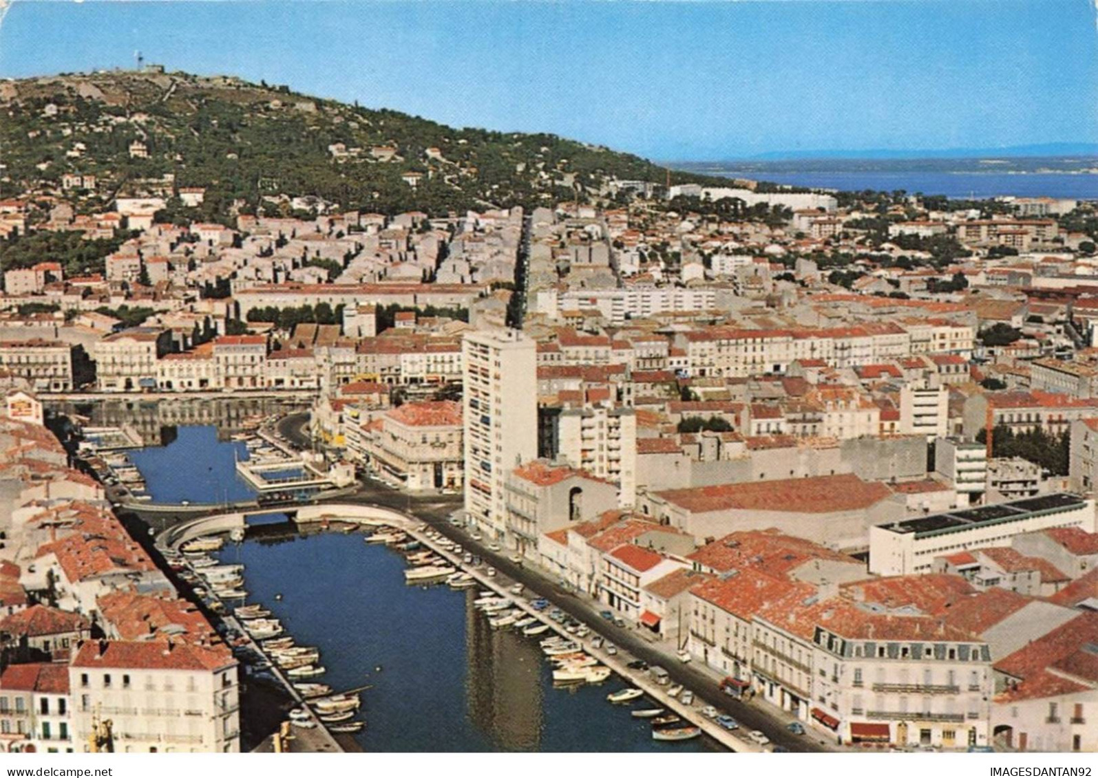 34 SETE AE#DC194 VUE SUR LA VILLE LE PORT ET SES BATEAUX A QUAI ET SES ENVIRONS - Sete (Cette)