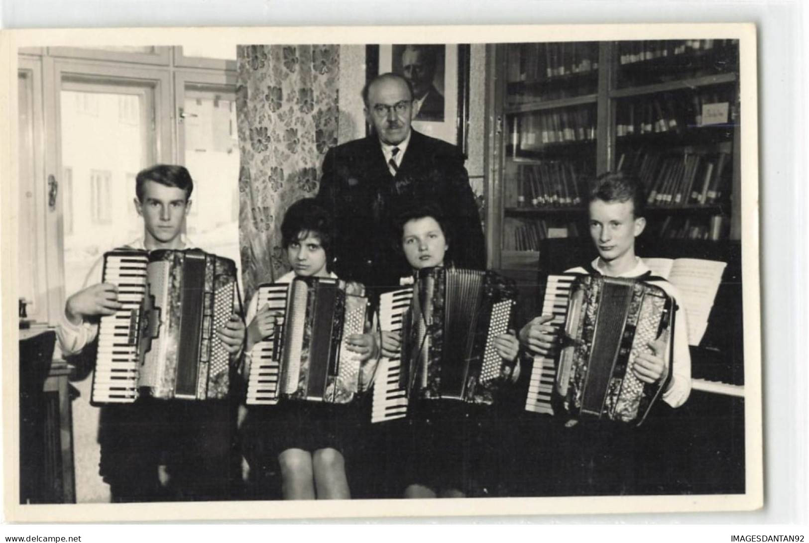 MUSIQUE AF#DC564 GROUPE ACCORDEONISTES ACCORDEON CARTE PHOTO SLOVAQUIE - Musique Et Musiciens