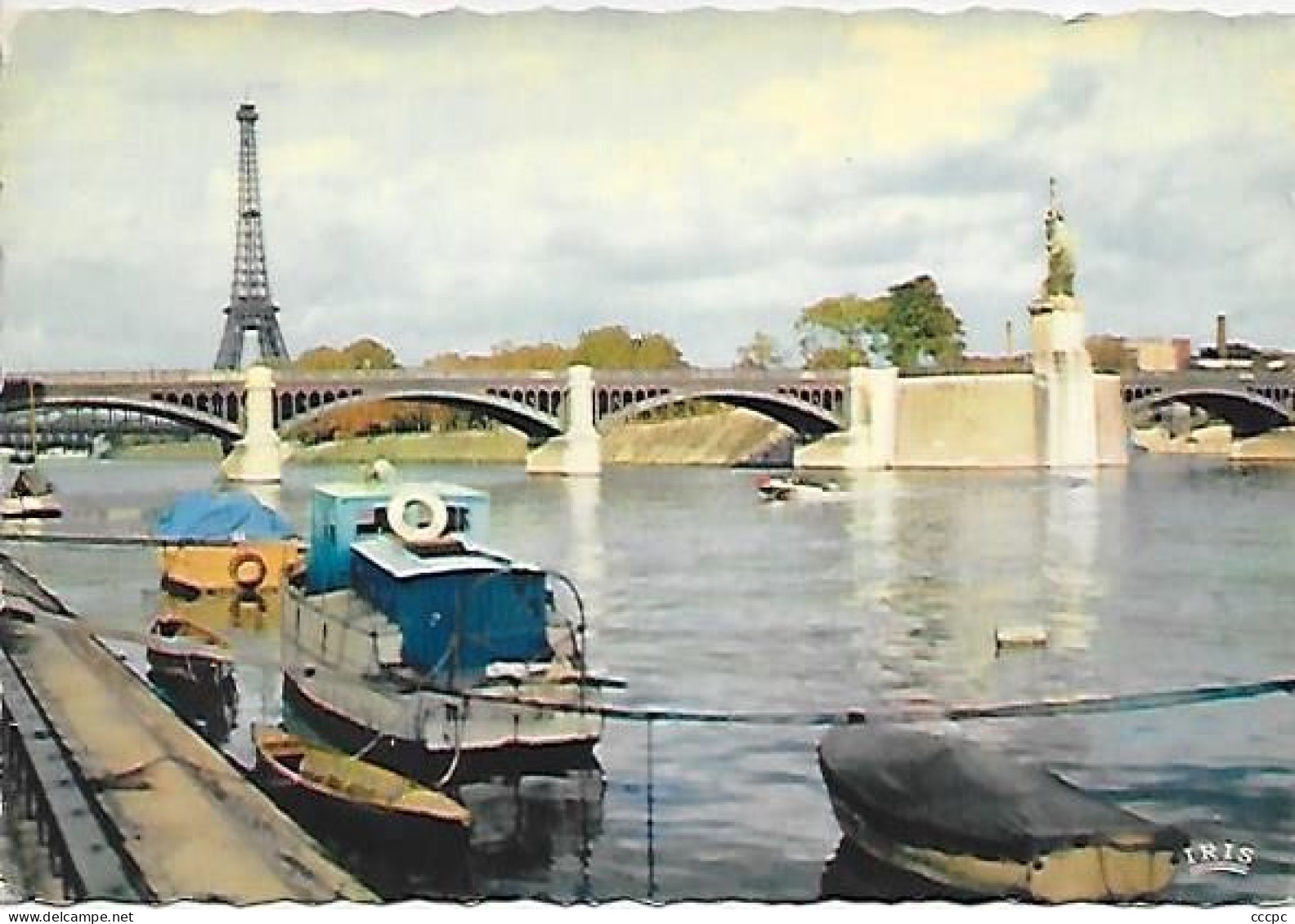 CPM Tour Eiffel Paris - Vue Sur La Seine - Mini Statue De La Liberté - Tour Eiffel