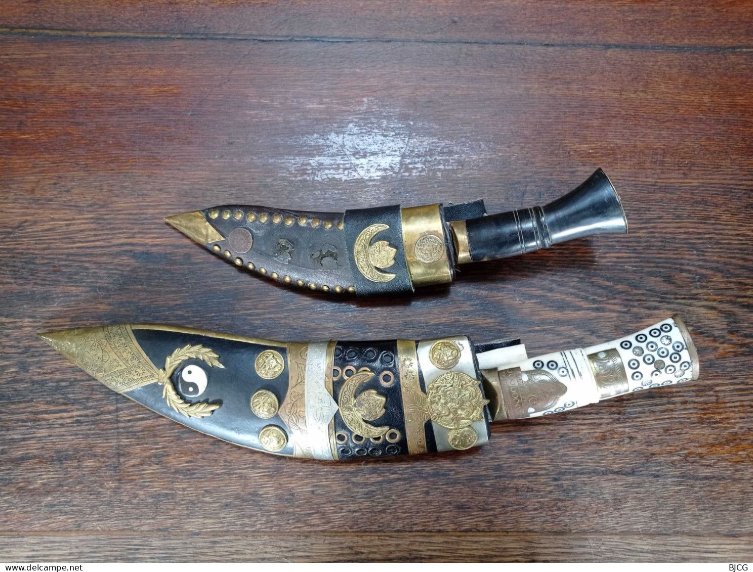 Lot De 2 Couteaux Ou Poignards Népalais Dit Koukriss - BE - Knives/Swords