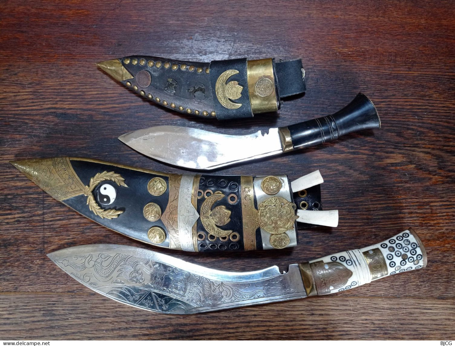 Lot De 2 Couteaux Ou Poignards Népalais Dit Koukriss - BE - Knives/Swords