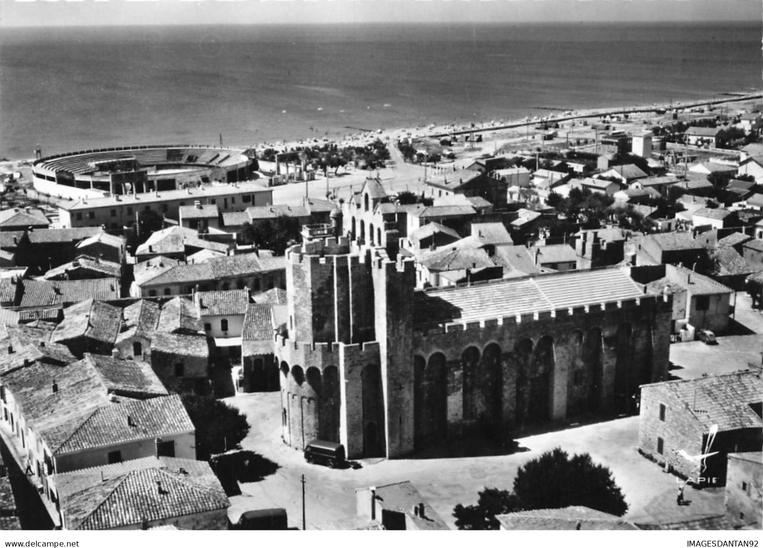 13 ST MARIES DE LA MER AJ#MK233 VUE D ENSEMBLE LES ARENES LA BASILIQUE NUM 8 - Saintes Maries De La Mer