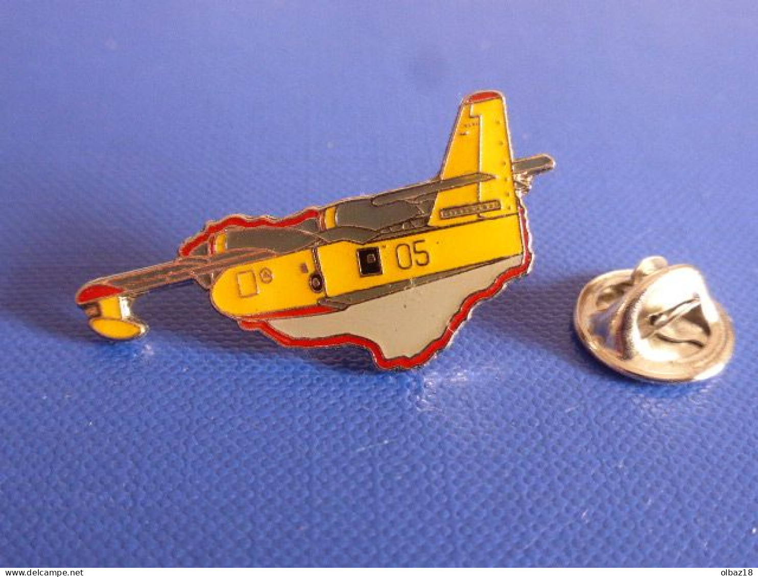 Pin's Canadair Bombardier D'eau - Sapeurs Pompiers 05 - Armée Militaire (Q2) - Vliegtuigen