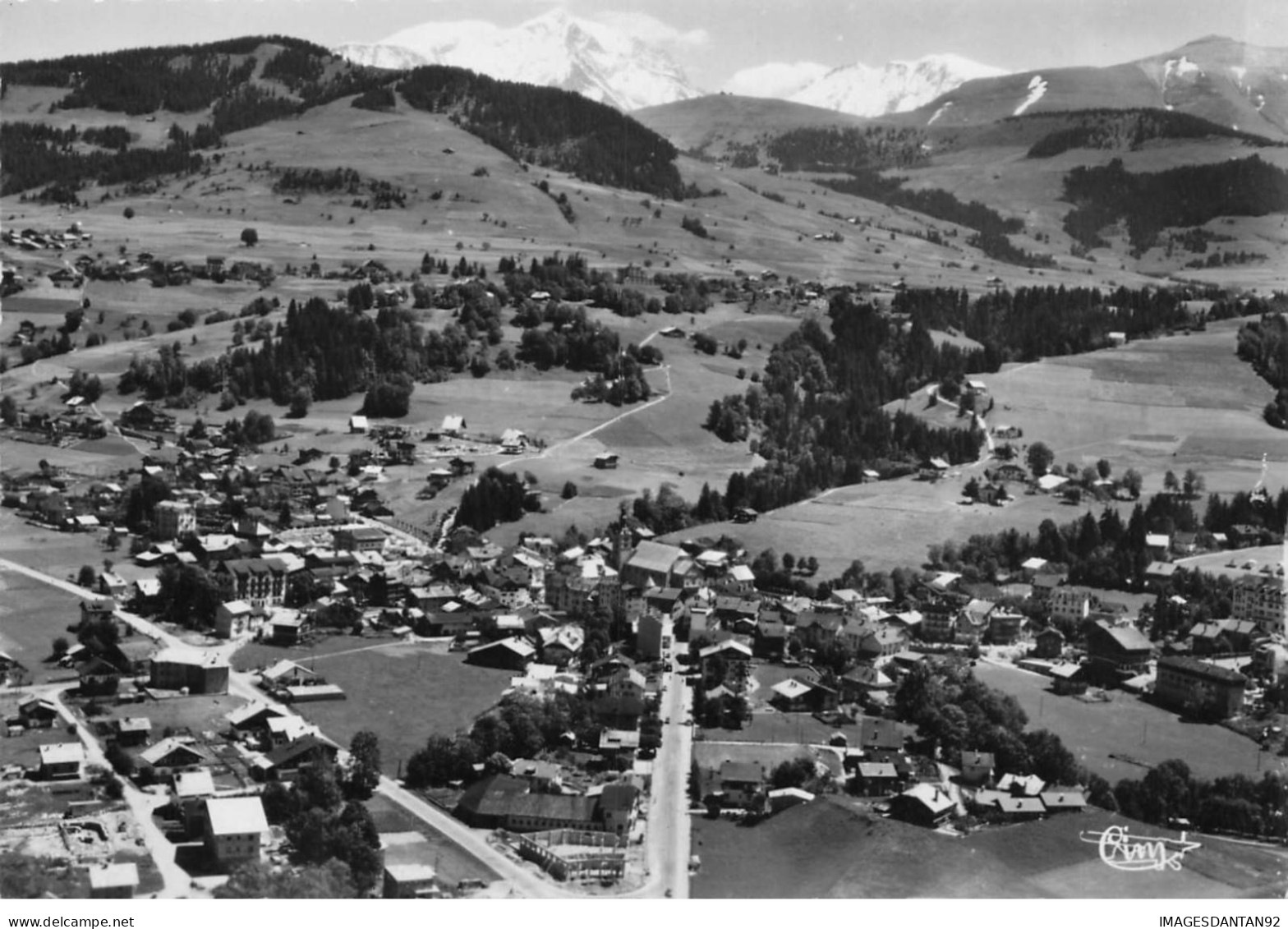 74 MEGEVE AJ#MK554 VUE PANORAMIQUE AERIENNE ET LE MONT BLANC - Megève