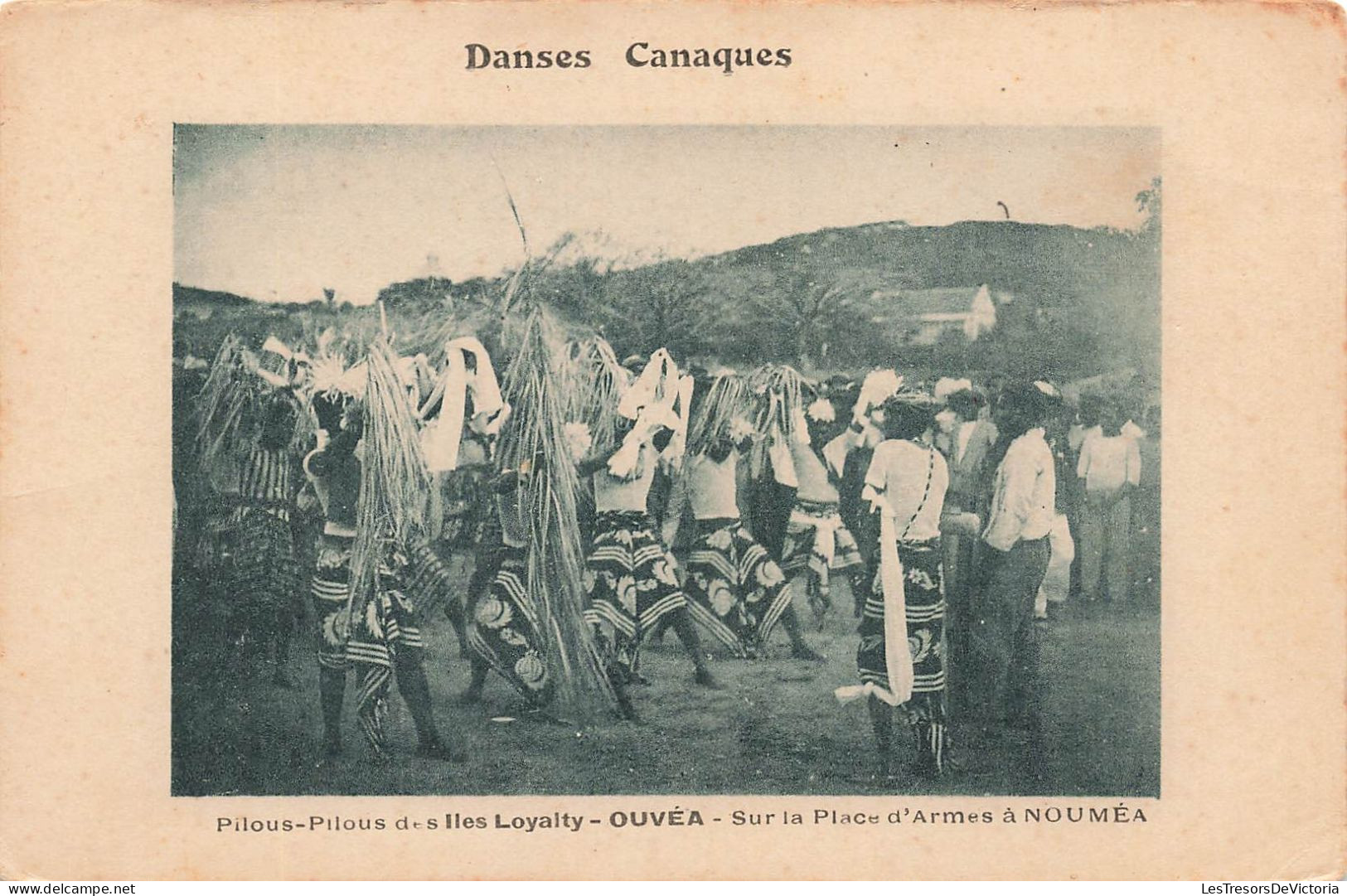NOUVELLE CALÉDONIE - Danses Canaques - Ouvéa - Sur La Place D'armes à Nouméa - Carte Postale Ancienne - Nieuw-Caledonië