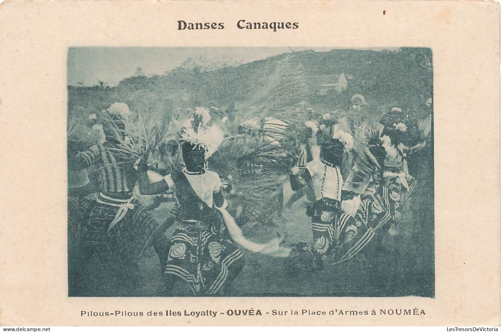 NOUVELLE CALÉDONIE - Danses Canaques - Place D'armes à Nouméa - Pilous-Pilous Des îles Loyalty - Carte Postale Ancienne - Nouvelle-Calédonie