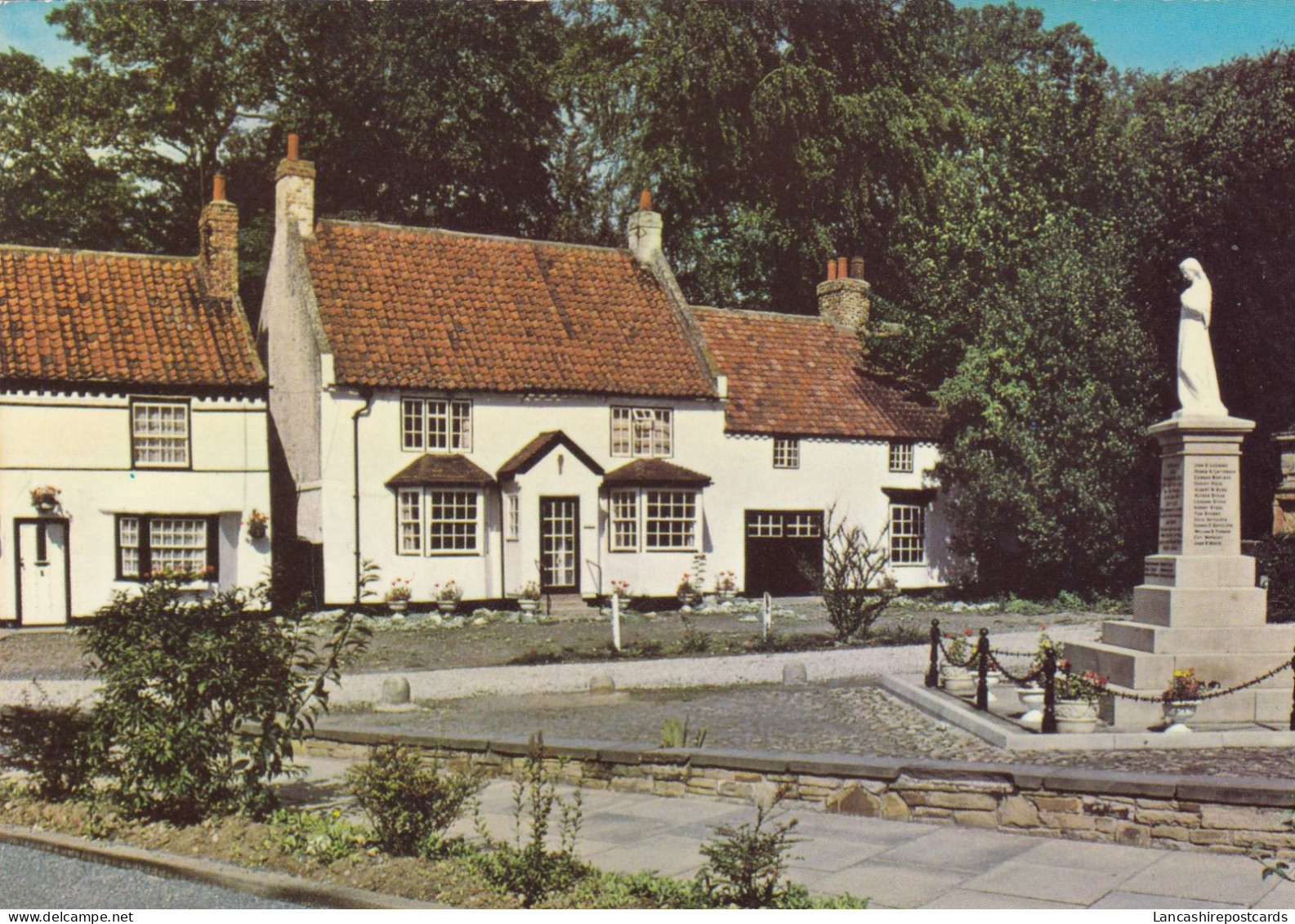 Postcard Hall Square Boroughbridge My Ref B26417 - Autres & Non Classés